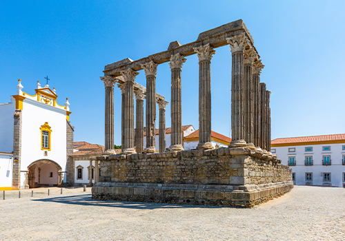 Imagem do Templo de Diana, na cidade de Évora.